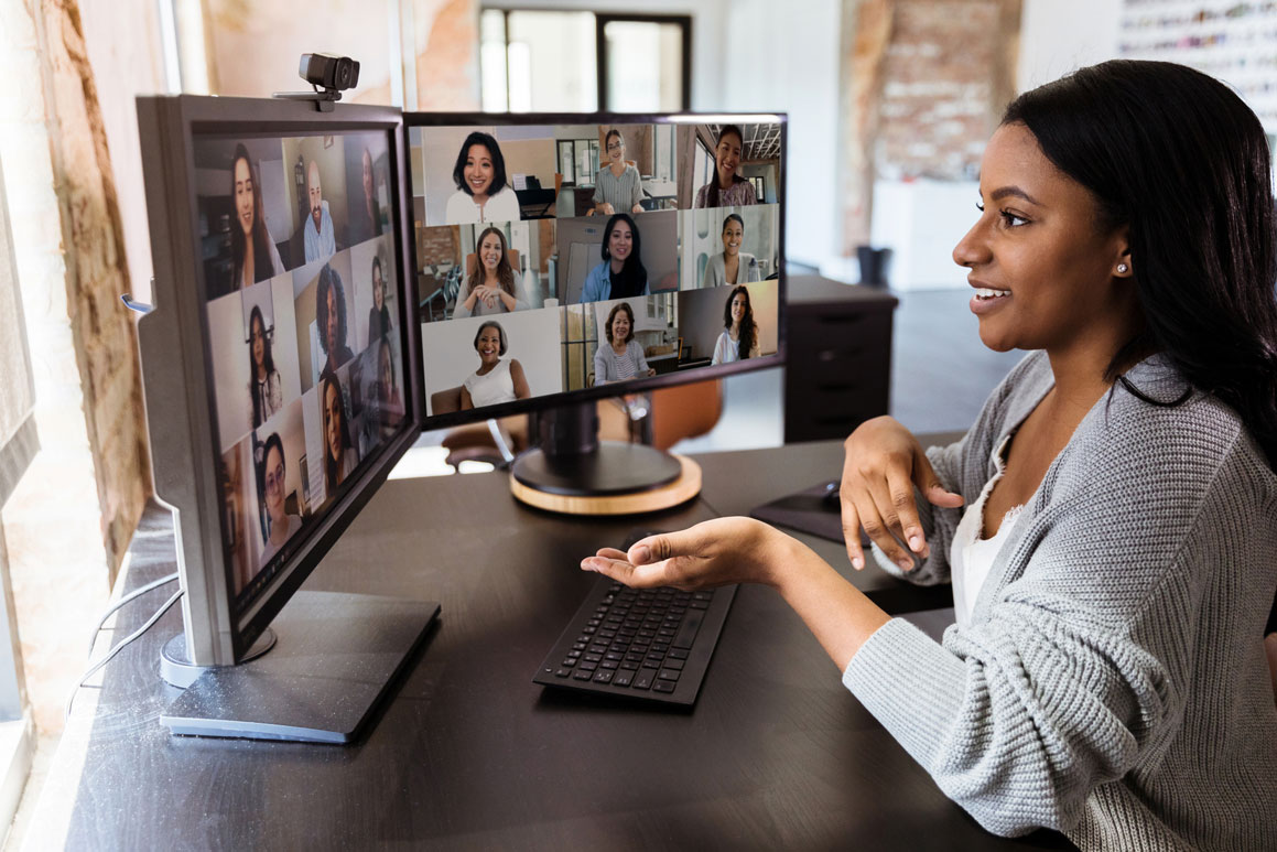 A woman meets with her colleagues on a video conference.